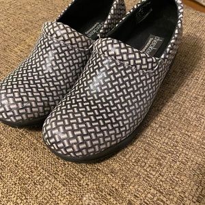 Cherokee non slip nurse shoes. Black and white.